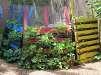 Garden & Coop Tour 2013 - Pallet Planters Garden & Coop Tour 2013 - Pallet Planters